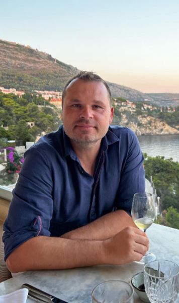 „Nu am vrut să fiu un idiot nenorocit”  Coșmarul Stelei din 2006 a ajuns   în spatele tejghelei:  „Nu mi-a plăcut niciodată faima”