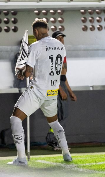 „Asta a fost pentru tine, Vini!”    VIDEO.  Gestul făcut de Neymar după ce   a marcat  pentru Santos: „I-am spus să o facă din nou”