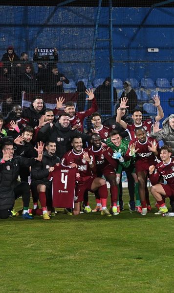 CFR Cluj s-a descătușat în vestiar    VIDEO.  Cum au sărbătorit jucătorii și staff-ul   calificarea neașteptată în play-off.  Zece victorii consecutive!