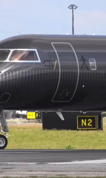 A fugit din Riad cu avionul privat?    Bombardier Global Express, aeronava deținută de Cristiano Ronaldo,  a aterizat la Madrid, marți, la 1:32 a.m.