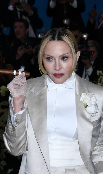 „Madonna, ajută-ne!”    FOTO.  Echipa lui Ionuț Radu,   apel la legenda muzicii:  „Îl ai? Contactează-ne!”