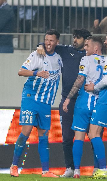 Coelho, eliminat    FOTO:   Tehnicianul Craiovei   a intrat pe teren  după gol și l-a luat de gât pe Baiaram. Ce partidă va rata