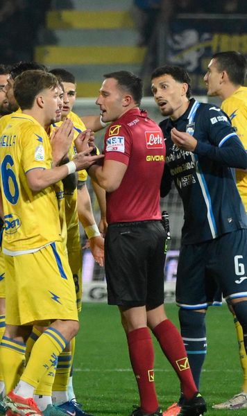 Scandal în Italia     FOTO.  Au profitat de accidentarea unui adversar și au marcat, iar   golul a fost validat