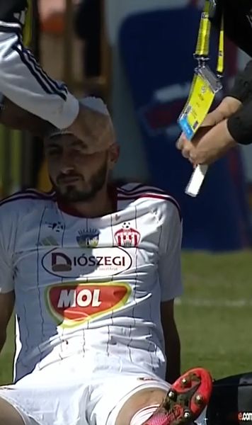 Momente de spaimă la Bihor - Sepsi    FOTO.  Ambulanța   a intrat pe teren  după o ciocnire extrem de dură între doi jucători » Ce s-a întâmplat