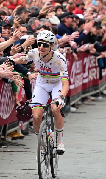 Pogacar se bate doar cu el!  Start de sezon fulminant al slovenului. Record de victorii în Strade Bianche. Dar   există o amenințare