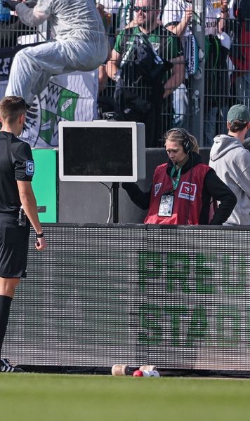 Au deconectat monitorul VAR  Ultrașii din 2.Bundesliga   au sabotat  sistemul, iar arbitrul n-a putut urmări reluările. Ce decizie a luat 