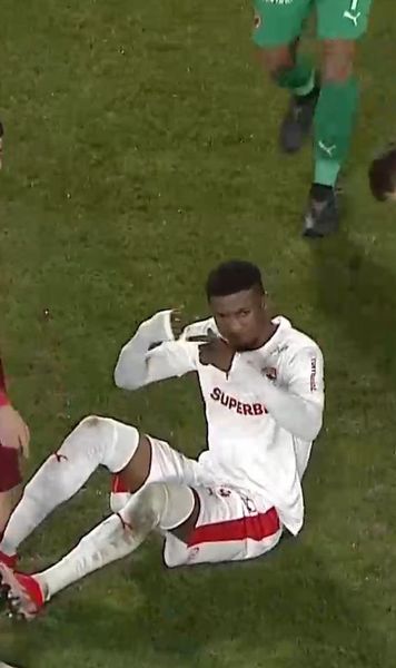 Probleme pentru Dinamo     FOTO.    Kennedy Boateng  a ieșit accidentat în meciul cu CFR » Ce s-a întâmplat