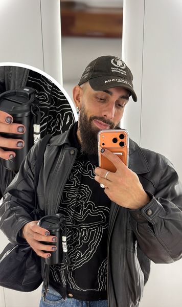 „Nu consider că a fi numit «poponar» e o insultă”  Coechipierul lui Ionuț Radu a explicat   de ce-și vopsește unghiile:  „Mai bine așa decât ca ei”