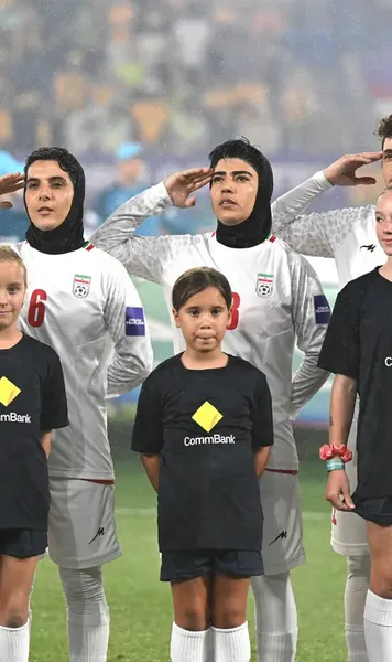 „Iranul își primește copiii cu brațele deschise”  Ce se întâmplă cu jucătoarele naționalei după   protestul din Australia