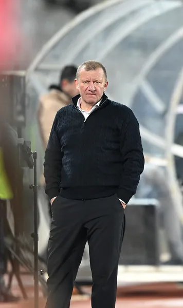 „Ăsta a fost obiectivul, chiar dacă pare caraghios”     Dorinel Munteanu  și-a taxat jucătorii după eșecul cu UTA: „Nu e permis”