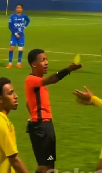 Cristiano jr, supărat pe antrenor    FOTO:     Conflict  pe teren în momentul schimbării. Cât va fi suspendat