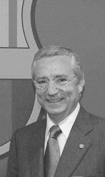 Doliu la FC Barcelona  Fostul președinte al catalanilor   s-a stins din viața  » A condus clubul într-o perioadă grea