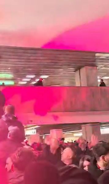Haos la metrou    VIDEO.    Ultrașii lui Dinamo  și-au făcut de cap în drum spre Giulești: torțe, petarde și scandări rasiste