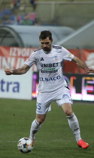 Coșmar pentru Kovtalyuk!    FOTO:  Autogol și eliminare   în doar 4 minute  pentru atacantul de la FC Botoșani