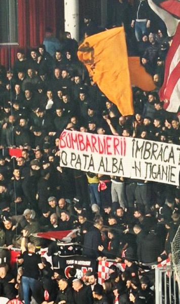 Dinamo ia  atitudine  Clubul se dezice de   mesajele rasiste  ale suporterilor de la meciul cu Rapid: „Respingem astfel de comportamente”