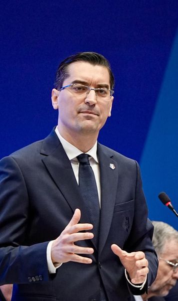 „Cine e măscăriciul ăsta”    Răzvan Burleanu  și-a jignit contracandidatul: „Fetița mea a întrebat-o asta pe soția mea”