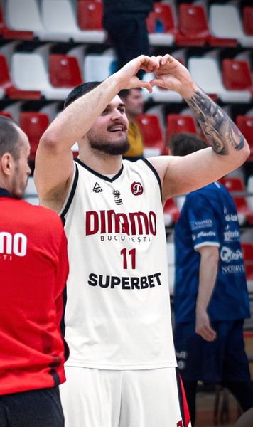 Dinamo a făcut spectacol  „Dulăii” au răsturnat scorul în ultimele secunde ale derby-ului cu   Steaua  din Liga Națională