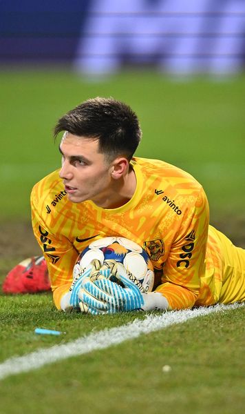 Popa, mai tare decât Aioani    FOTO.  Duelul portarilor convocați de Lucescu pentru barajul CM.   Superparadă și eroare la CFR - Rapid 1-0