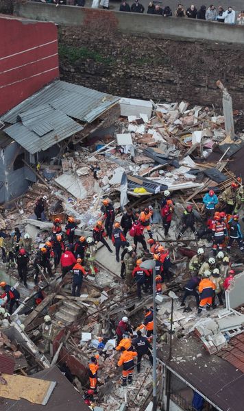 Tragedie la Istanbul   Două clădiri   s-au prăbușit  din cauza unei explozii, în orașul în care va evolua echipa națională miercuri 