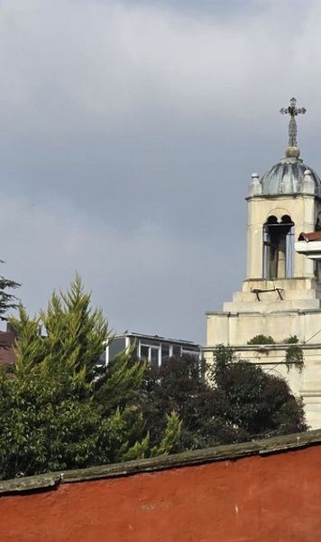 Colțul de suflet al lui Lucescu    GOLAZO.ro  a vizitat   biserica românilor din Istanbul,  recuperată și refăcută de selecționer: „Ne rugăm pentru el”