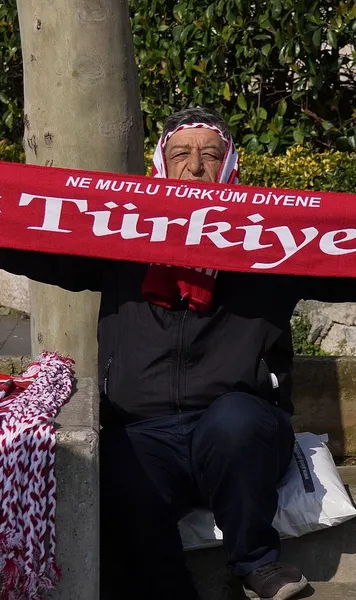 Regii bișniței la Istanbul  Speculanții turci le vând românilor   bilete de peste 8 ori mai scumpe  pentru barajul CM. La ce preț s-a ajuns!