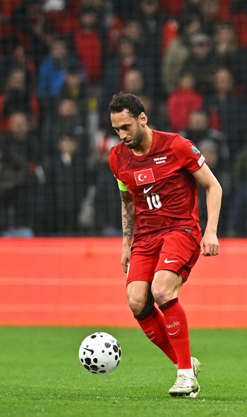 Reverența lui Calhanoglu  Cuvinte uriașe ale   căpitanului Turciei  despre Lucescu: „El a construit această națională” + Ce i-a scris Chivu imediat după meci