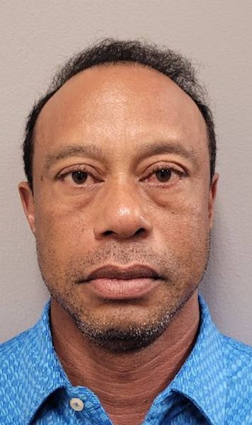 Tiger Woods, 8 ore în arest  Legendarul sportiv   a refuzat  testarea antidrog, după ce s-a răstunat cu mașina. Reacția lui Donald Trump