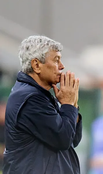 Lucescu, dus de urgență la spital    FOTO.  Selecționerului   i s-a făcut rău în cantonament:  „Nu mai avea reacție”