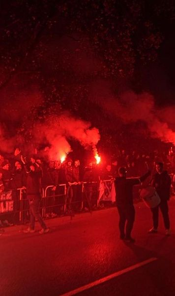 O mașină ca să vezi jocul din bloc!    Nebunie la Zenica.  Toată Bosnia vrea să fie la stadion pentru barajul CM cu Italia » Cât costă un bilet pe piața neagră