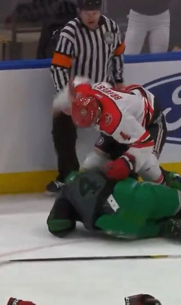 Polițiștii s-au bătut cu pompierii!    FOTO+VIDEO.  Imagini uluitoare din SUA: momentul în care se iscă o bătaie generală la   un meci de hochei caritabil