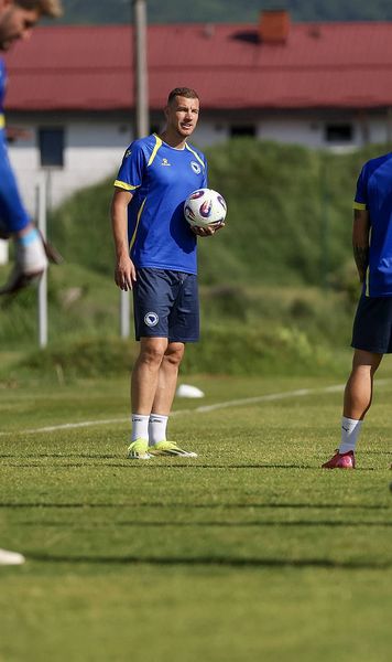 Soldat-spion pentru Italia?!    Scandal internațional,  înainte de Bosnia - Italia. Militarul filma din baza EUFOR, vizitată și de GOLAZO.ro