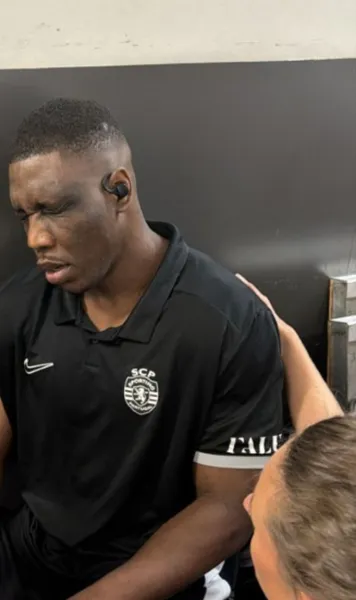 Scandal în Portugalia  Antrenorul și un jucător de la Sporting, transportați la spital înainte de derby-ul cu FC Porto,   din cauza unui miros intens  în vestiar