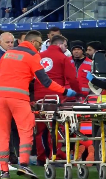 S-a prăbușit în timpul meciului     VIDEO  Medicii au intervenit imediat pentru a-i acorda   primul ajutor  selecționerului Turciei U21! Partida a fost întreruptă