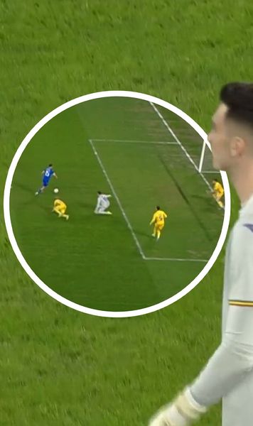 Aioani, gafă imensă la debut     FOTO.  Portarul Rapidului a luat gol la doar   18 secunde  de la intrarea pe teren