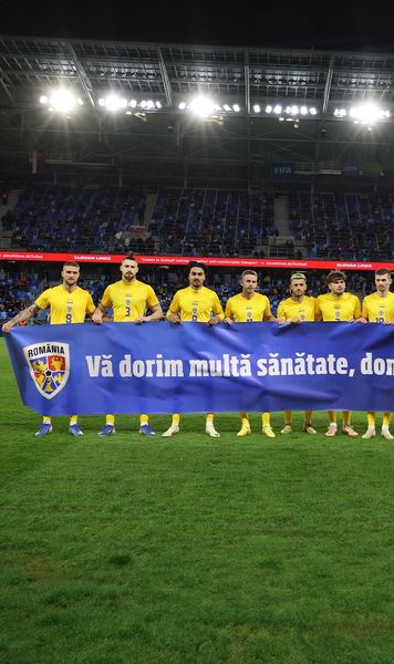 Mesaj pentru Lucescu   Jucătorii naționalei au afișat   un banner uriaș   la meciul cu Slovacia