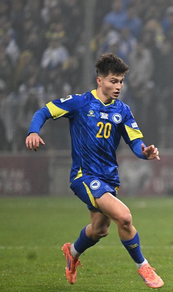 Rivalul lui Man de la PSV, erou pentru Bosnia  Povestea impresionantă a lui   Esmir Bajraktarevic: „Un sentiment deosebit”