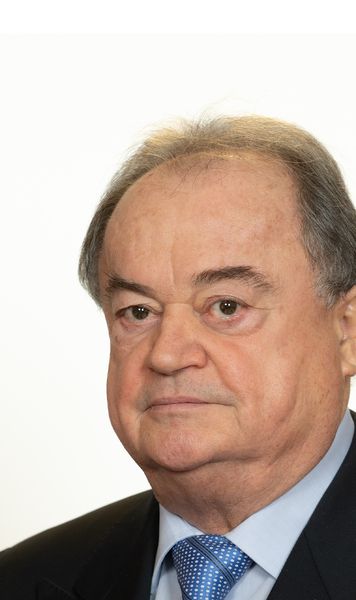 Intervenție vulgară la tribuna Senatului   Secretarul Vasile Blaga, reacție uluitoare la   protestul UDMR:  „Te-ai făcut de minune!”