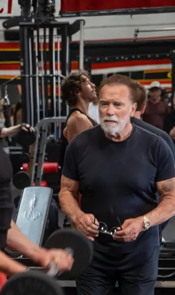 Din tată-n fiu  Băiatul lui Arnold Schwarzenegger a devenit   campion la culturism