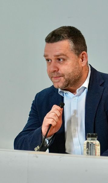 „Căutăm un nou teren”    Ciprian Ciucu  anunță că proiectul noii Săli Polivalente rămâne blocat: „Nu am opt milioane să dau în plus”