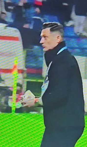 Au aruncat cu hârtie igienică în Rădoi  De unde a pornit totul: „N-am crezut că   mai poţi găsi aşa ceva.  Intrați să vedeți!”