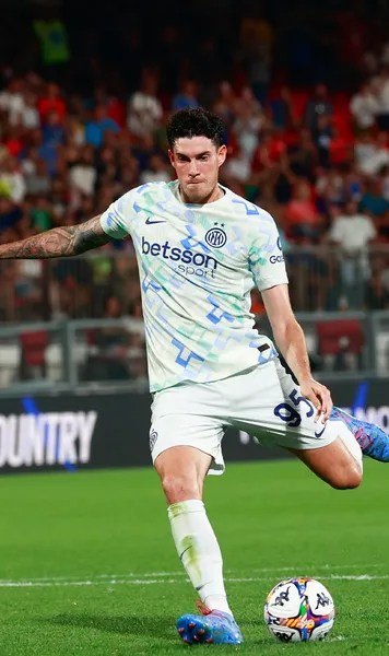 „E rușinos!”  Președintele lui Inter reacționează după ce lui   Bastoni   i s-a cerut să părăsească Italia + Ce spune Marotta despre oferta de la Barcelona