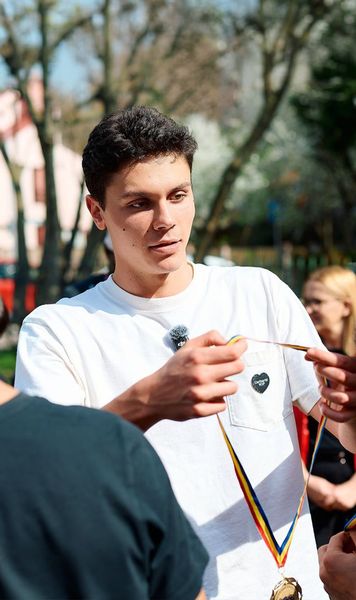 Popovici se implică din nou   Campionul olimpic face apel la fanii săi pentru a strânge   o sumă uriașă  până pe 15 aprilie