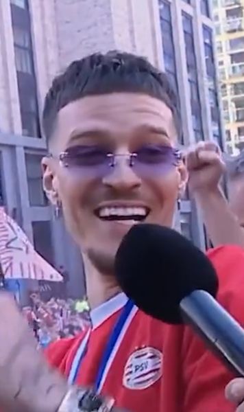 „N-am văzut așa ceva în viața mea!”    VIDEO+FOTO.   Toți jucătorii lui PSV în tricoul lui   Dennis Man!  Paradă cu zeci de mii de fani pe străzile din Eindhoven