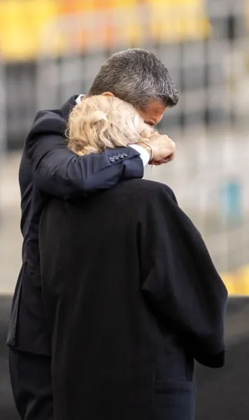 În numele tatălui    FOTO.     Răzvan Lucescu  a trecut prin toate stările la priveghi » Gest emoționant în memoria tatălui său