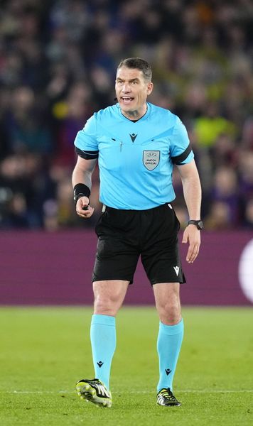 Kovacs a stârnit furie în Spania!    FOTO.  Românul, pus la zid după o fază controversată din   Barcelona - Atletico:  „Scandalos! Una dintre cele mai grave greșeli”