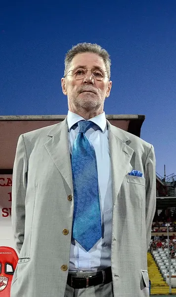 Imagine plină de simboluri  Fotografia înduioșătoare aleasă de   Cornel Dinu  pentru a-și lua rămas-bun de la Mircea Lucescu