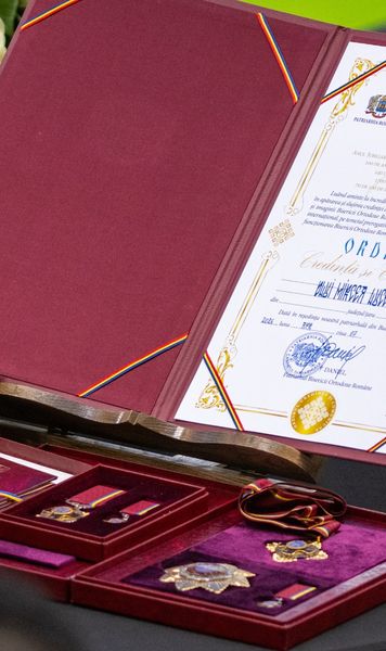 Distincțiile lui Mircea Lucescu     FOTO:   Ce a adus      Răzvan Lucescu  la căpătâiul tatălui său