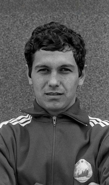 Primii bani câștigați din fotbal de Mircea Lucescu    50 de lei  și începutul unei povești care avea să schimbe fotbalul românesc