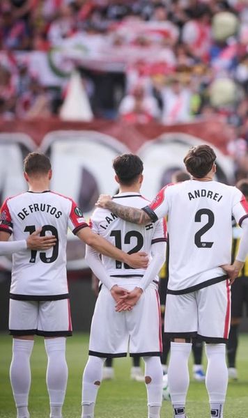 Rațiu, omagiu pentru Lucescu    FOTO.  Ce mesaj   și-a scris pe tricou  la meciul în care echipa sa a demolat AEK Atena în Conference League