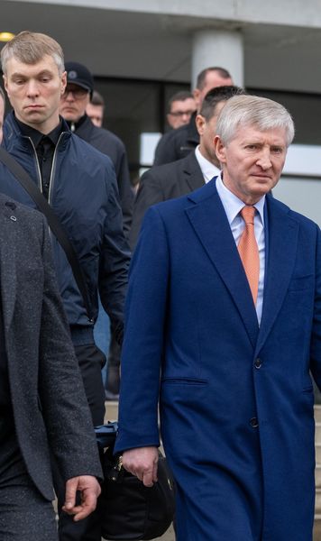 „La zile de naștere ești invitat, la înmormântări mergi singur”    Rinat Ahmetov,  declarații după deplasarea la București, pentru a-și lua adio de la Lucescu